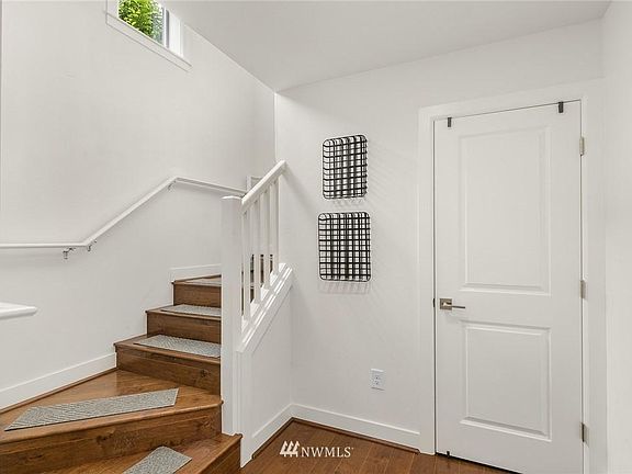 3rd image of 23832 SE 45th Pl