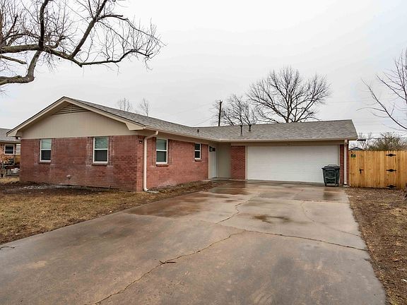 2nd image of 704 Jamaica Dr