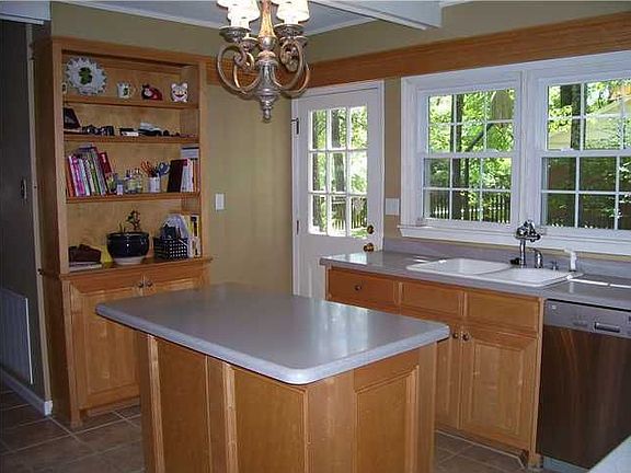 2nd image of 101 Kingswood Dr