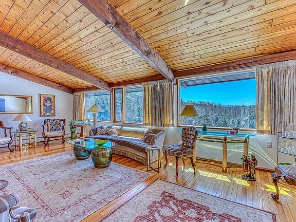 2nd image of 979 Farr Hill Road