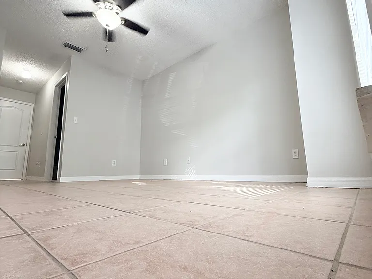 4414 Venice Dr — Photo 11
