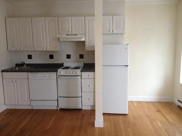 199 Strathmore Rd #2 — Photo 6
