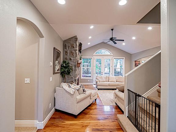 4th image of 344 Napa Dr