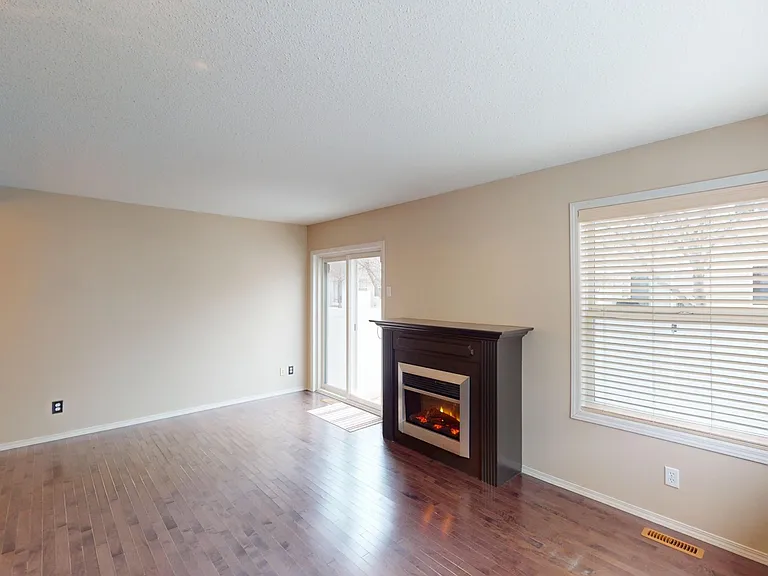 78 Edwards Dr SW — Photo 2
