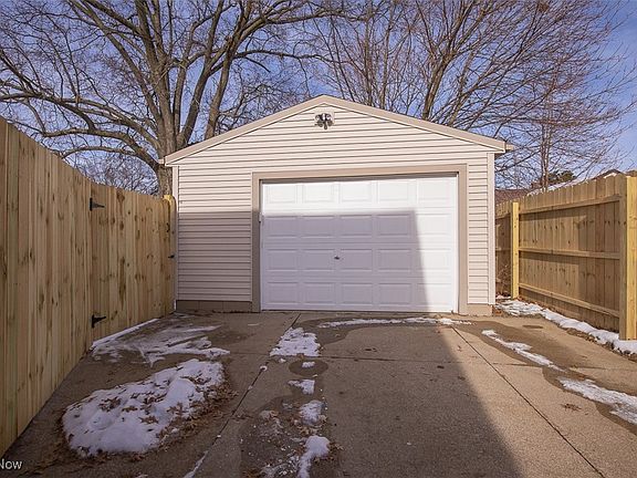 5th image of 877 N Firestone Blvd