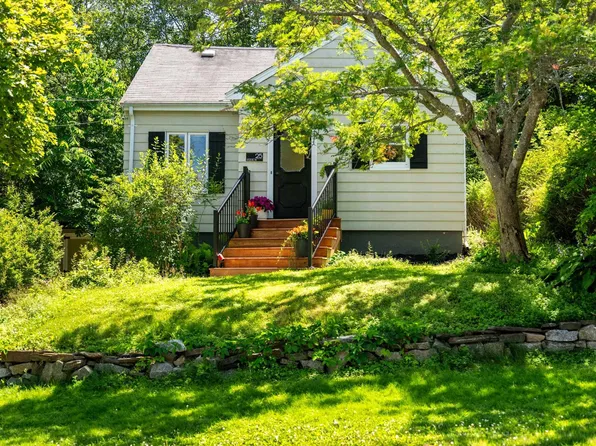 25 Edgehill Rd, Halifax, NS B3N 1G5