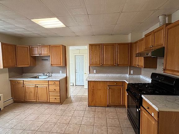 2nd image of 932 Evans St Floor 2