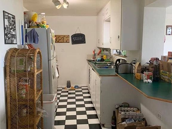 2nd image of 801 N Garden St #C