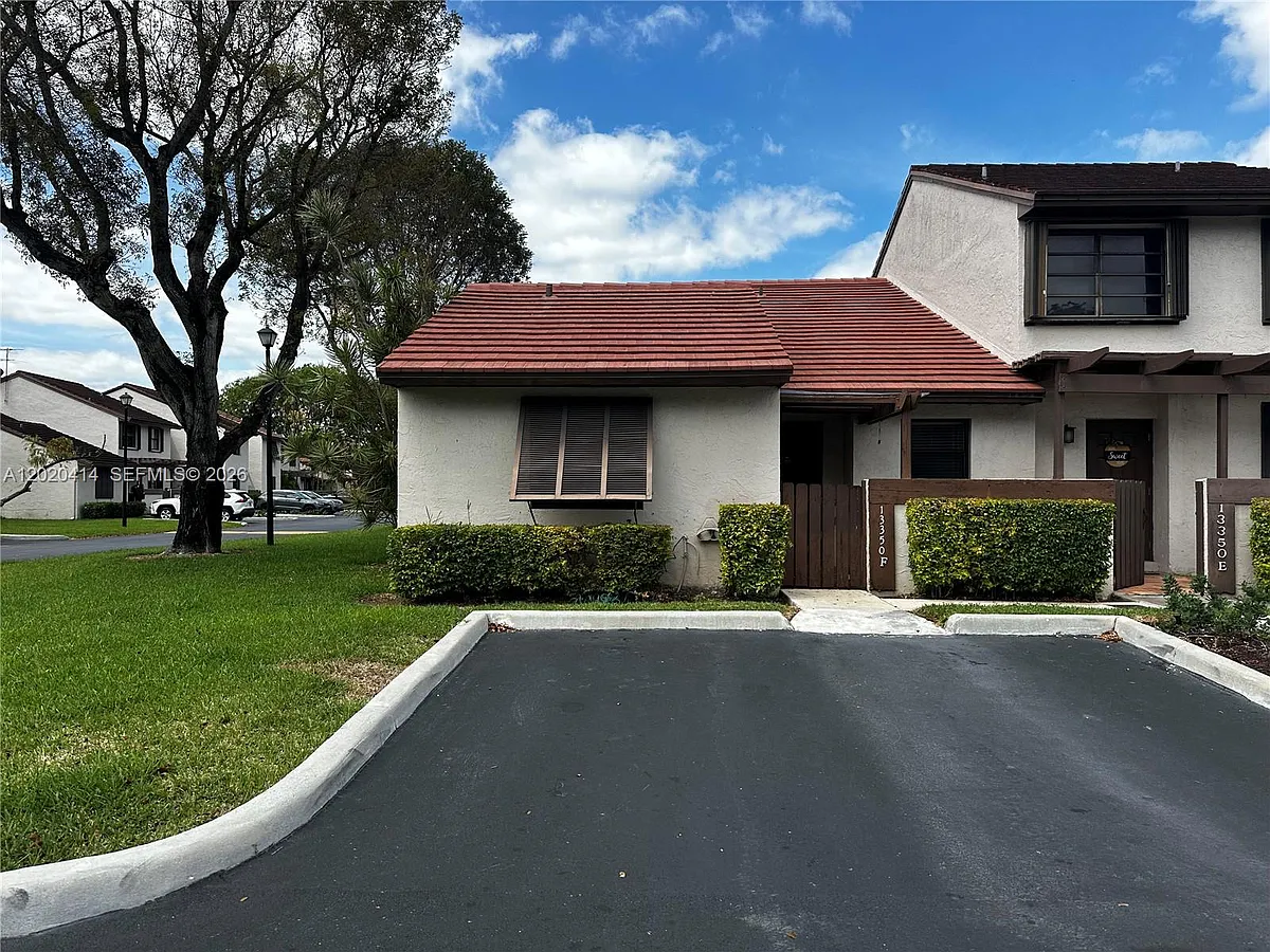 Building Photo - 13350 SW 88th Ter #F