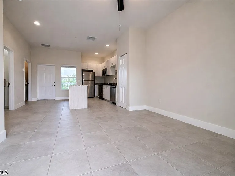 3325 SW 8th Pl #106 — Photo 5