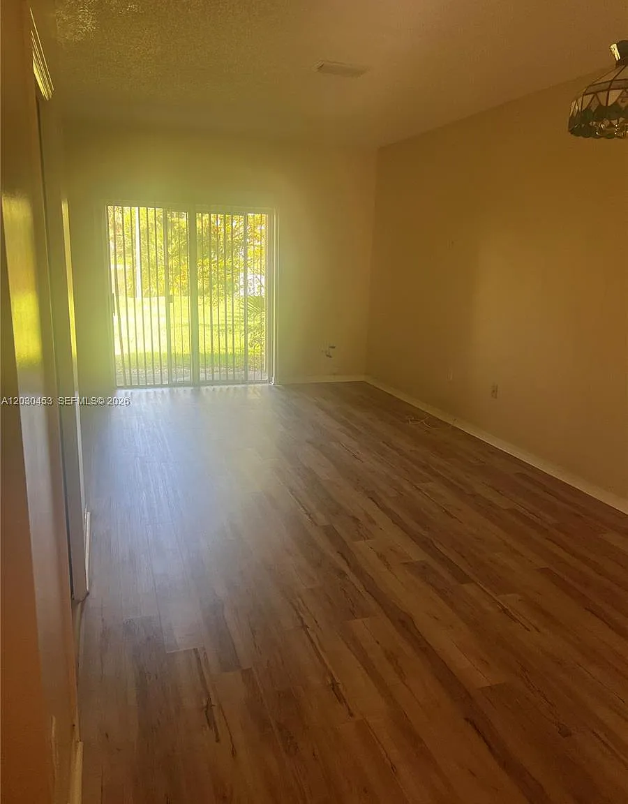 Towngate Condo Nine — Photo 2