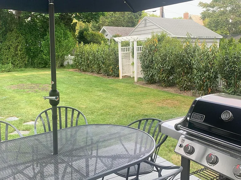 312 Salem Ave — Photo 5