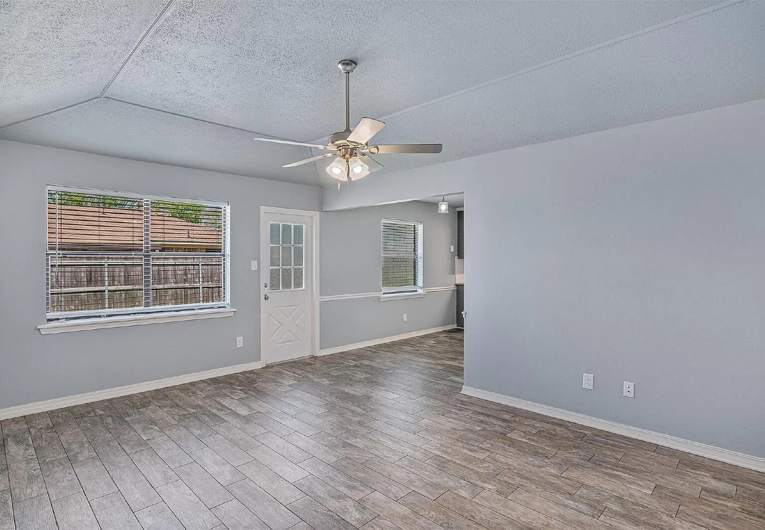 3 bed, 2.0 bath, 1072 sqft, $1,500 — Photo 1