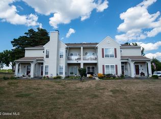 511 Apex Ln, Troy, NY 12182