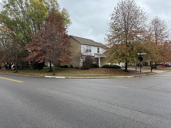 3rd image of 196 Winter Hill Pl