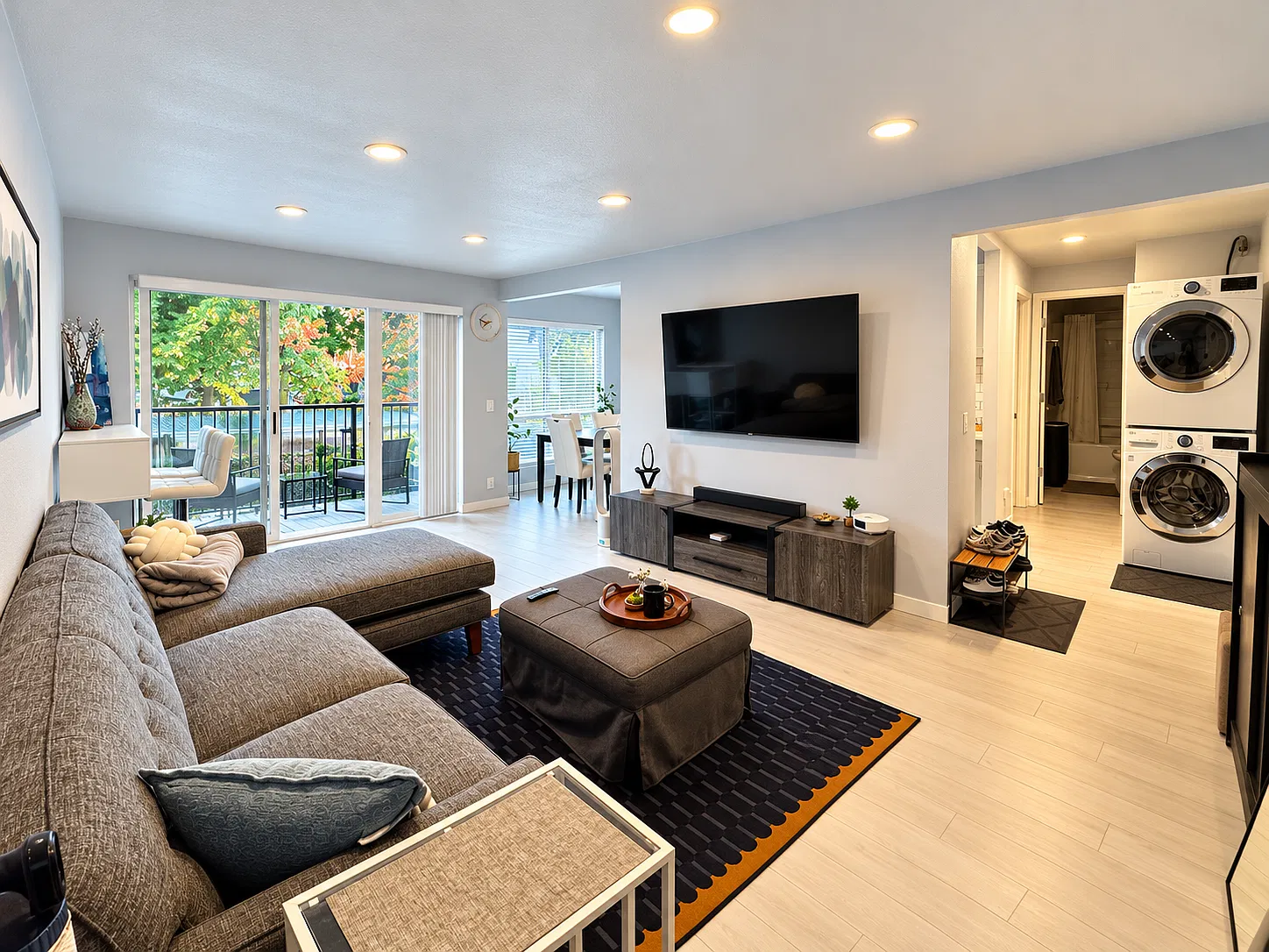1 bed, 689 sqft, $1,990 — Photo 1