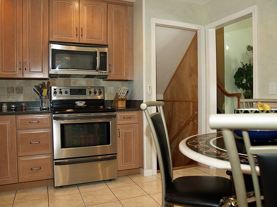 Updated Eat-in Kitchen