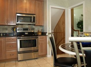 70 Tracy Dr, Fords, NJ 08863
