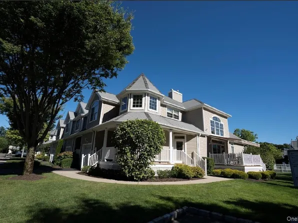 131 Emilys Way, East Setauket, NY 11733