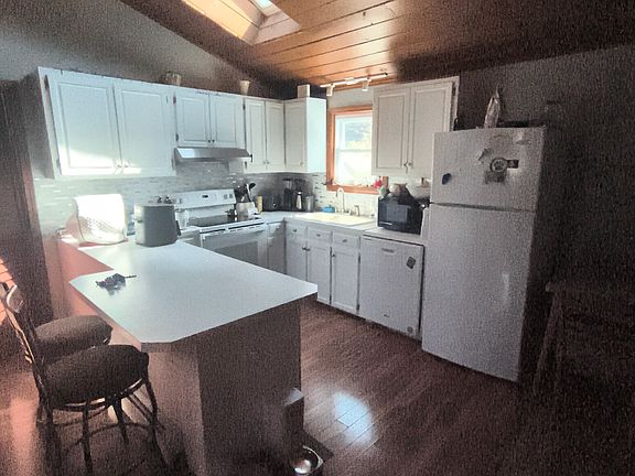 3rd image of 7 Willow Ave #A