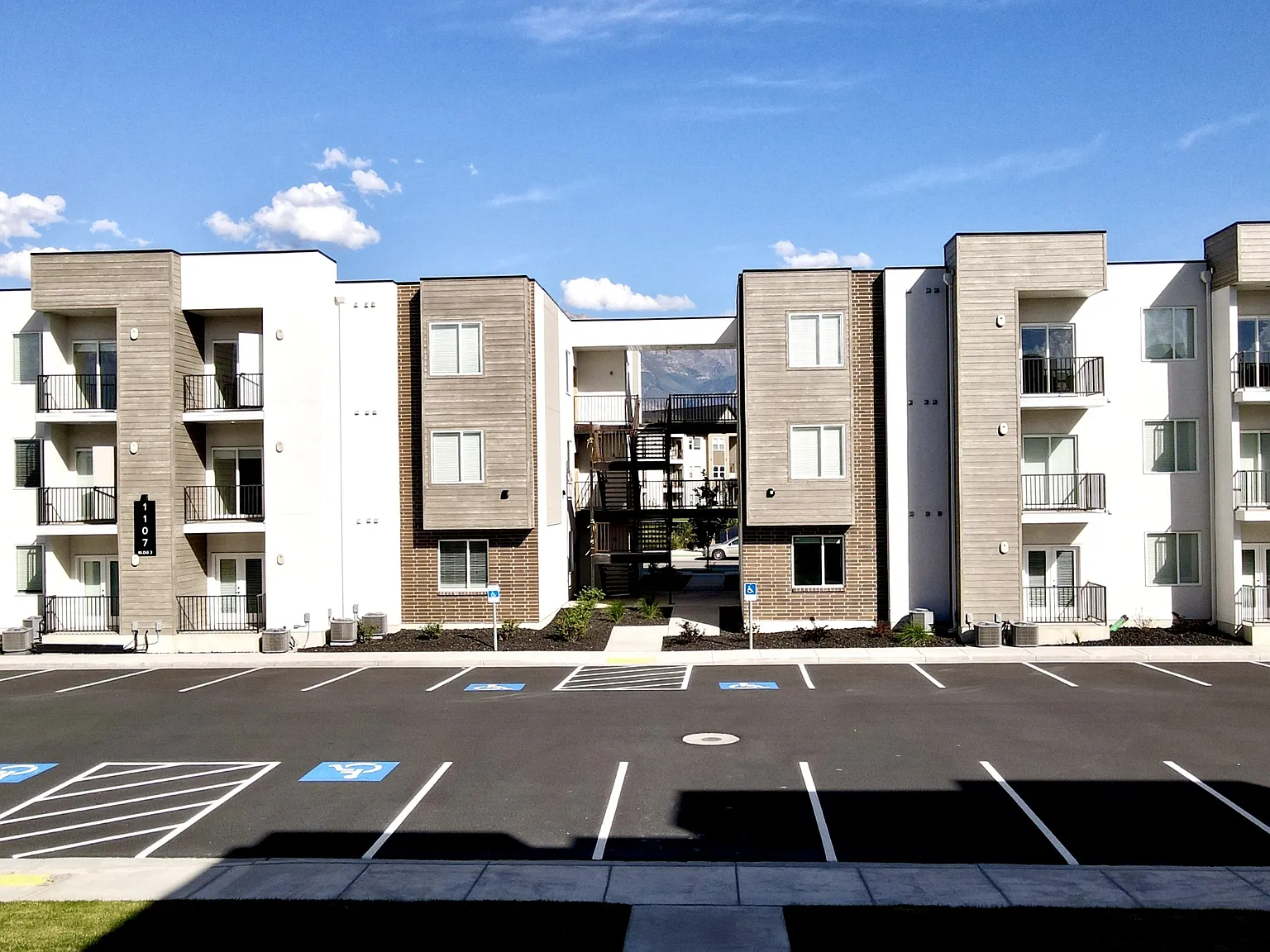 Yard Bldg 08: Unit 210 Type 1: Standard - 210 — Photo 4
