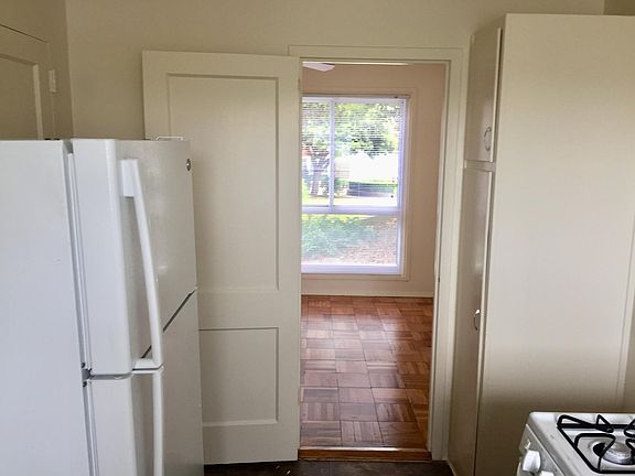 5th image of 438 Serrano Dr
