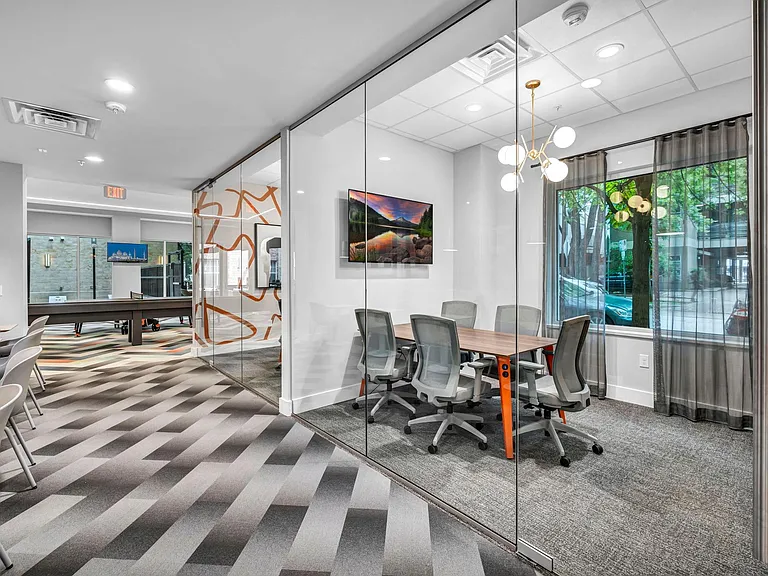 The Quarters Nueces House (Student Housing - Rent by the Bed) — Photo 61