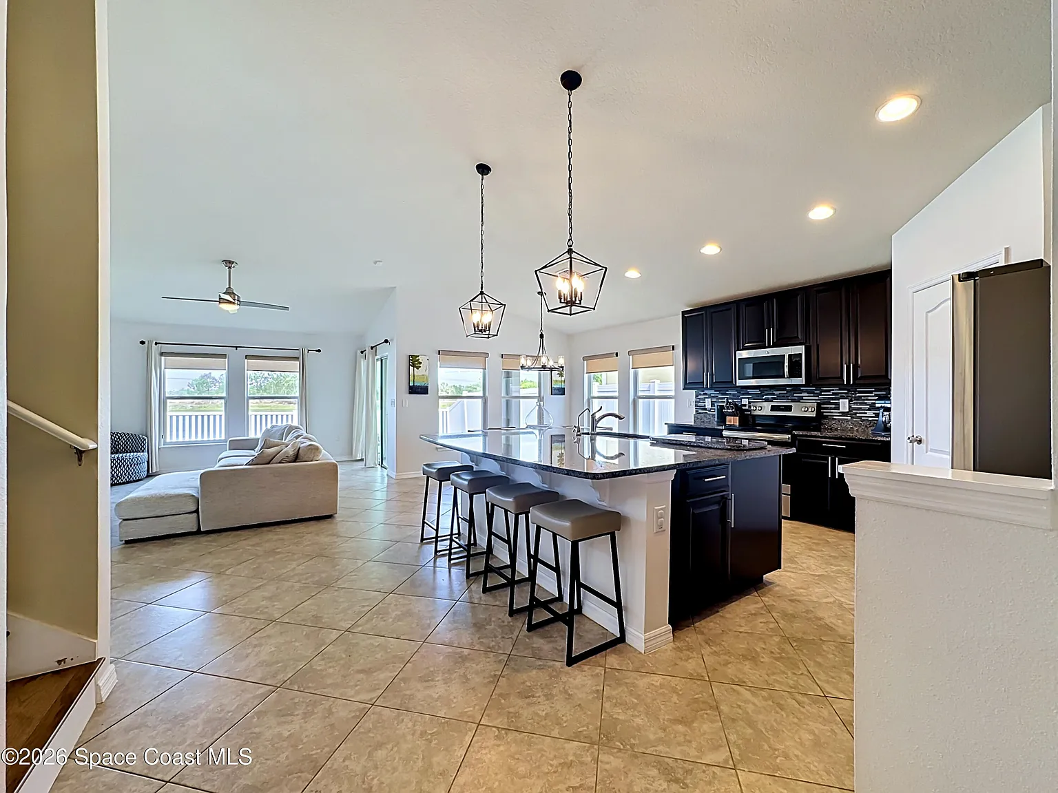 4 bed, 2.0 bath, 2382 sqft, $2,950 — Photo 3
