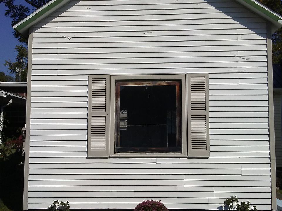 2nd image of 752 W Main St