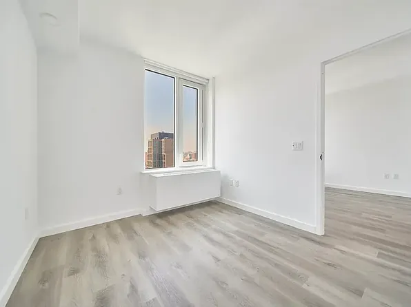 2455 3rd Avenue image 6 of 34