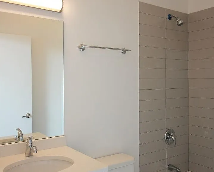 932 W Dakin St #202 — Photo 2