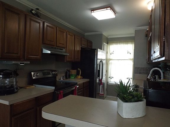 3rd image of 2294 Athens St