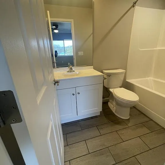 318 11th St SE #3 — Photo 10