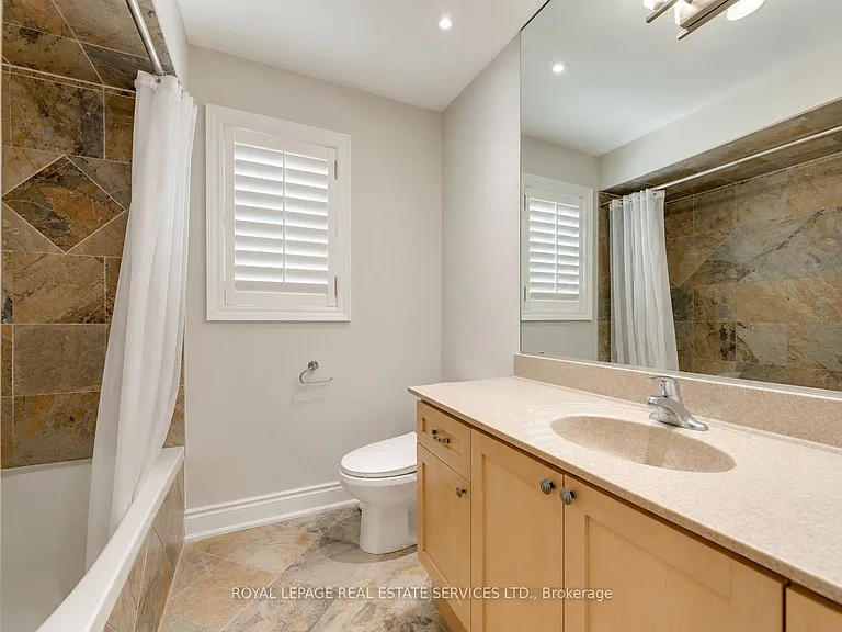 2473 Tesla Cres — Photo 35