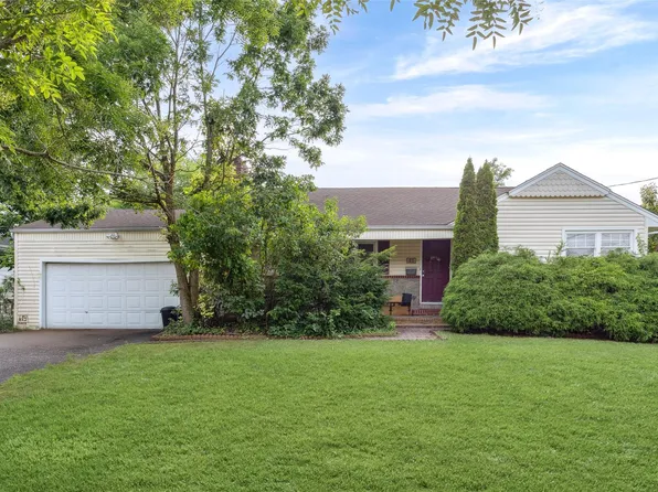 81 Bayview Avenue, Massapequa, NY 11758