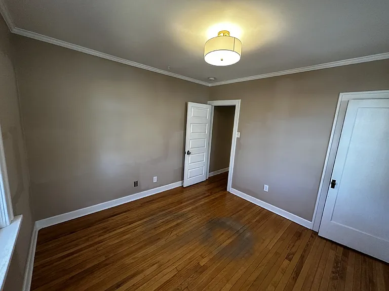 325 Sumner St — Photo 23