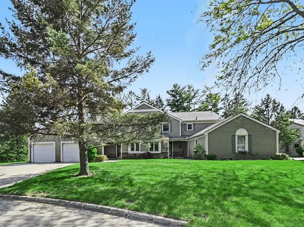 7117 Medallion Dr, Lansing, MI 48917