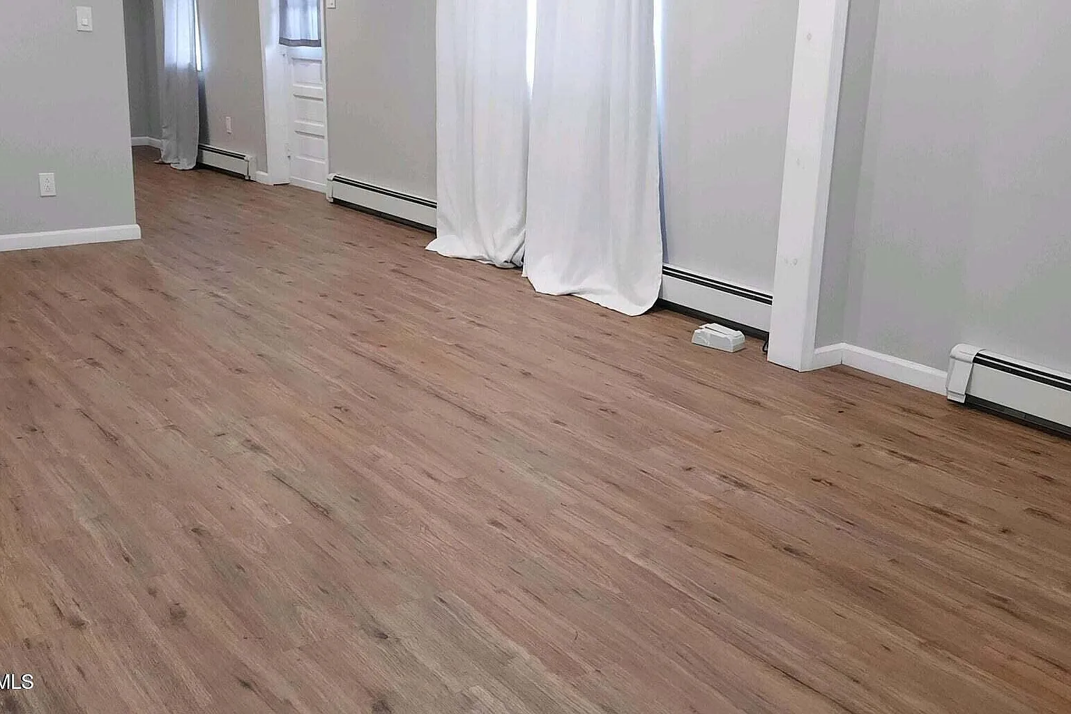 2 bed, 1.0 bath, 1100 sqft, $1,350 — Photo 3