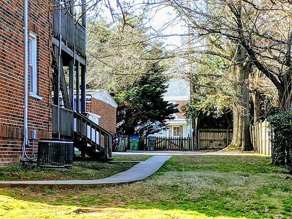 5th image of 4309 Grove Ave APT 10