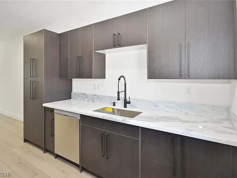2001 S Dandelion St #2 — Photo 4