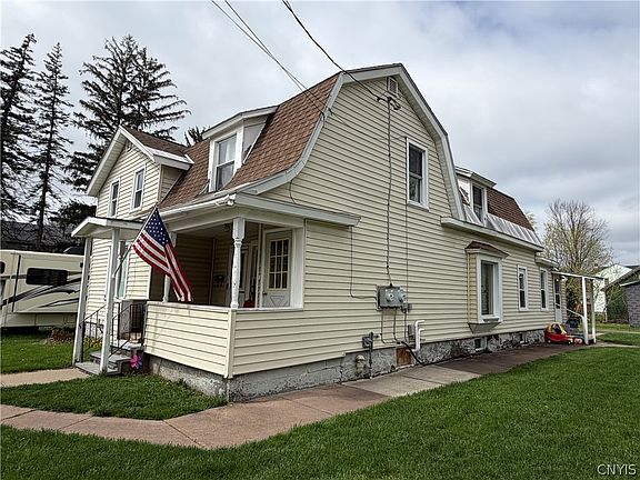 2nd image of 108 Lewis St