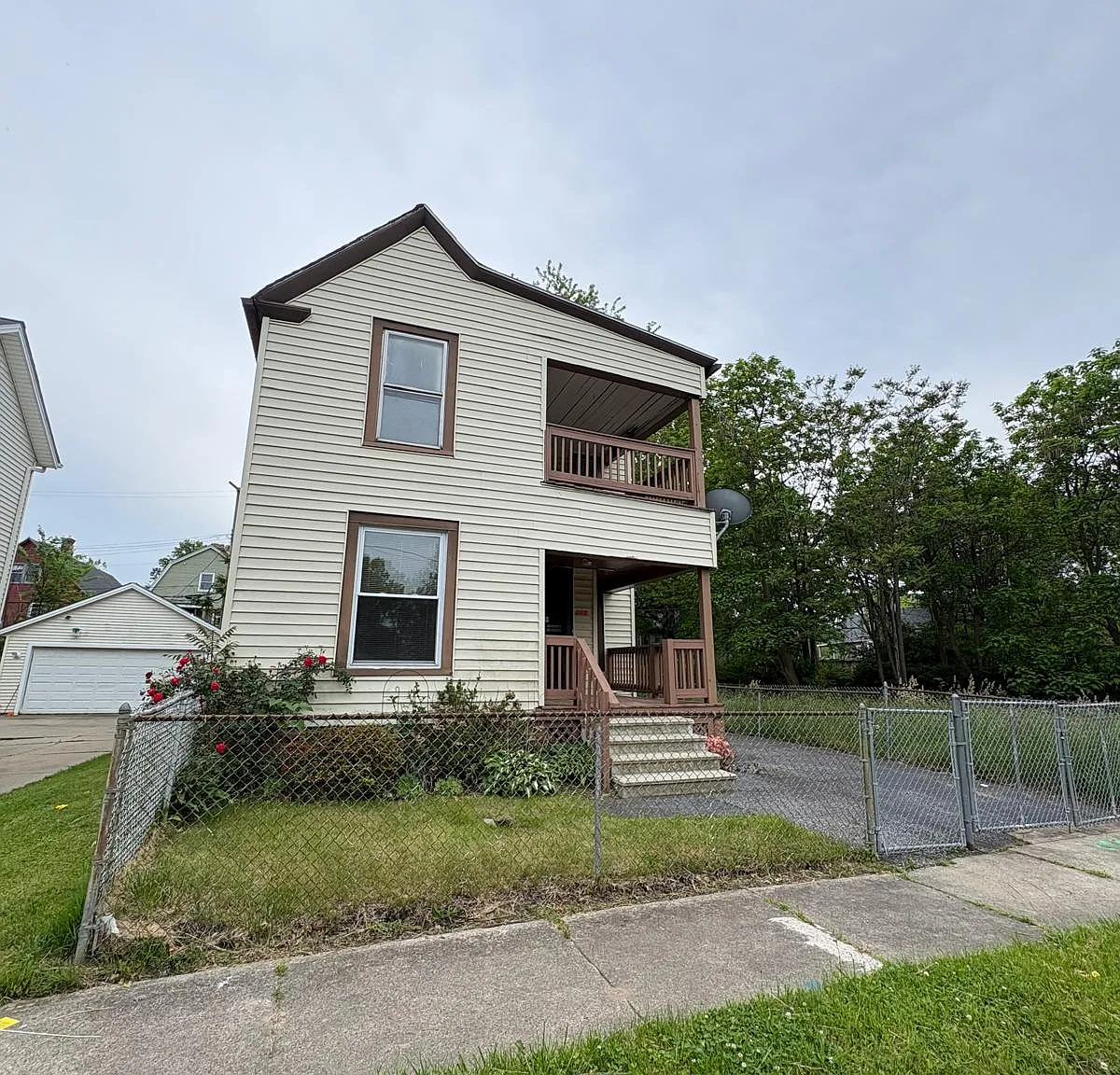 2 bed, 900 sqft, $895 — Photo 1