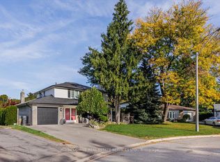 18 Chesterfield Rd, Brampton, ON L6W1K9