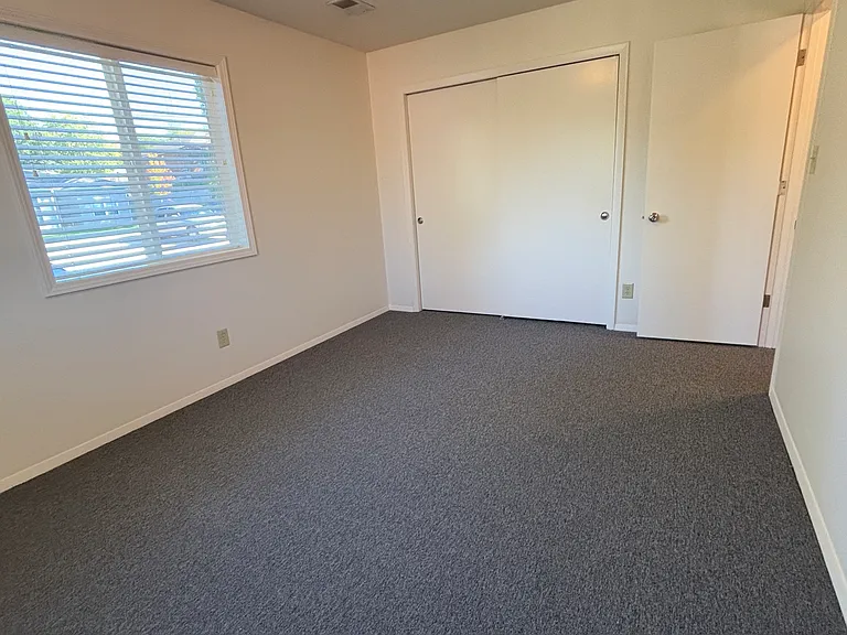2727 S Sterling Ave #G — Photo 18