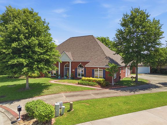 2nd image of 2403 Misty Wood Dr