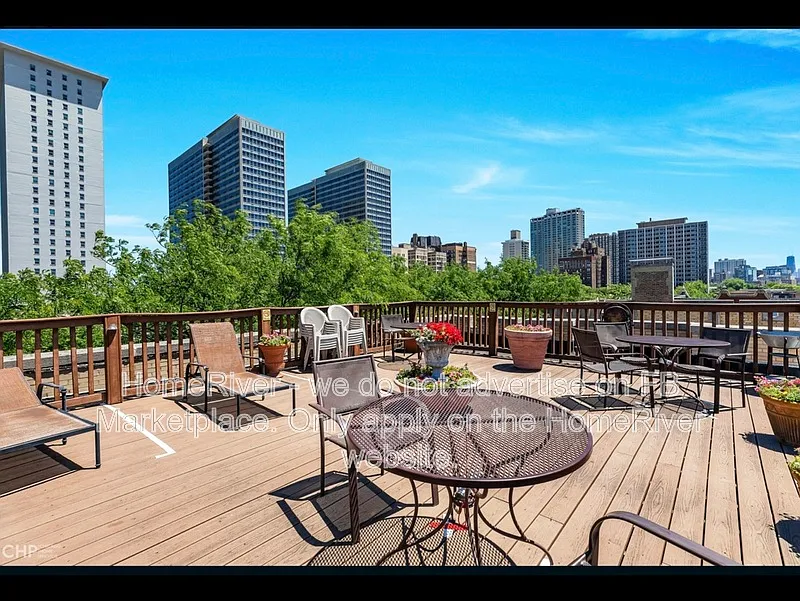 3602 N Pine Grove Ave #4C