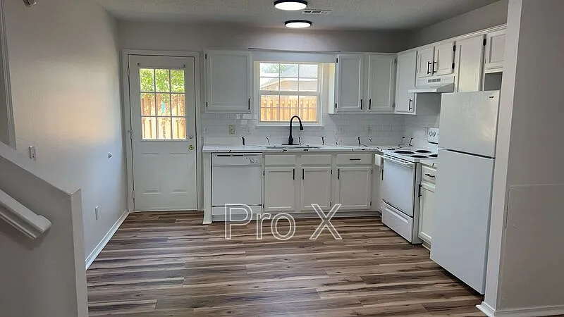 2 bed, 2.0 bath, 1038 sqft, $1,325 — Photo 4