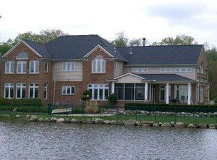 3665 Highcrest Dr, Brighton, MI