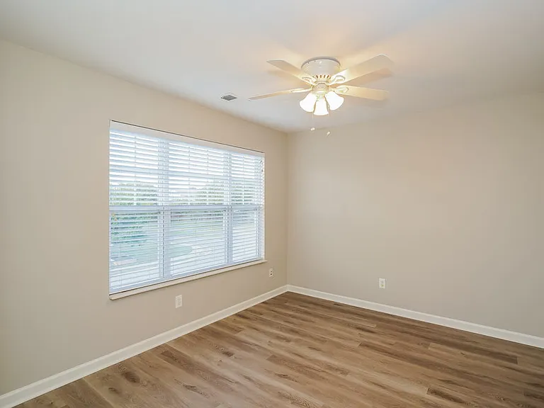 2145 Erin Ln — Photo 13