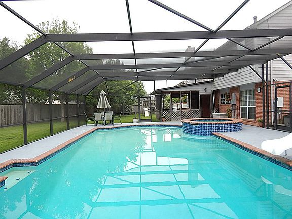 5th image of 60 Plum Ct